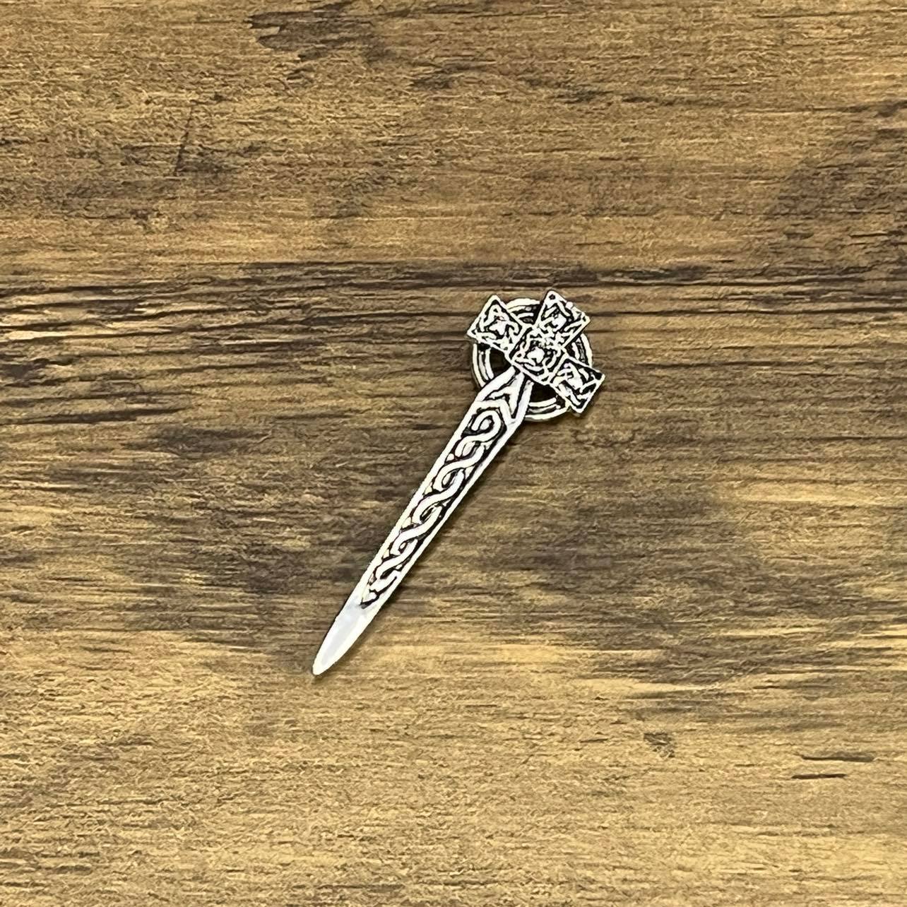 Tasker & Shaw | Luxury Menswear | Celtic Cross Celtic Lapel Pin