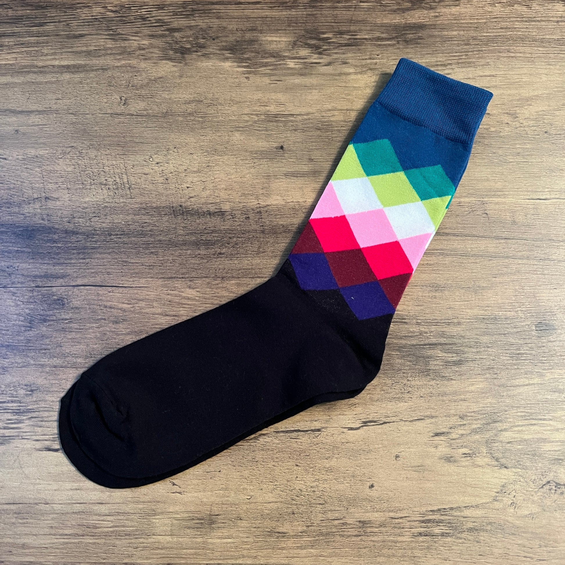 Tasker & Shaw | Luxury Menswear | Navy to Black diamonds socks