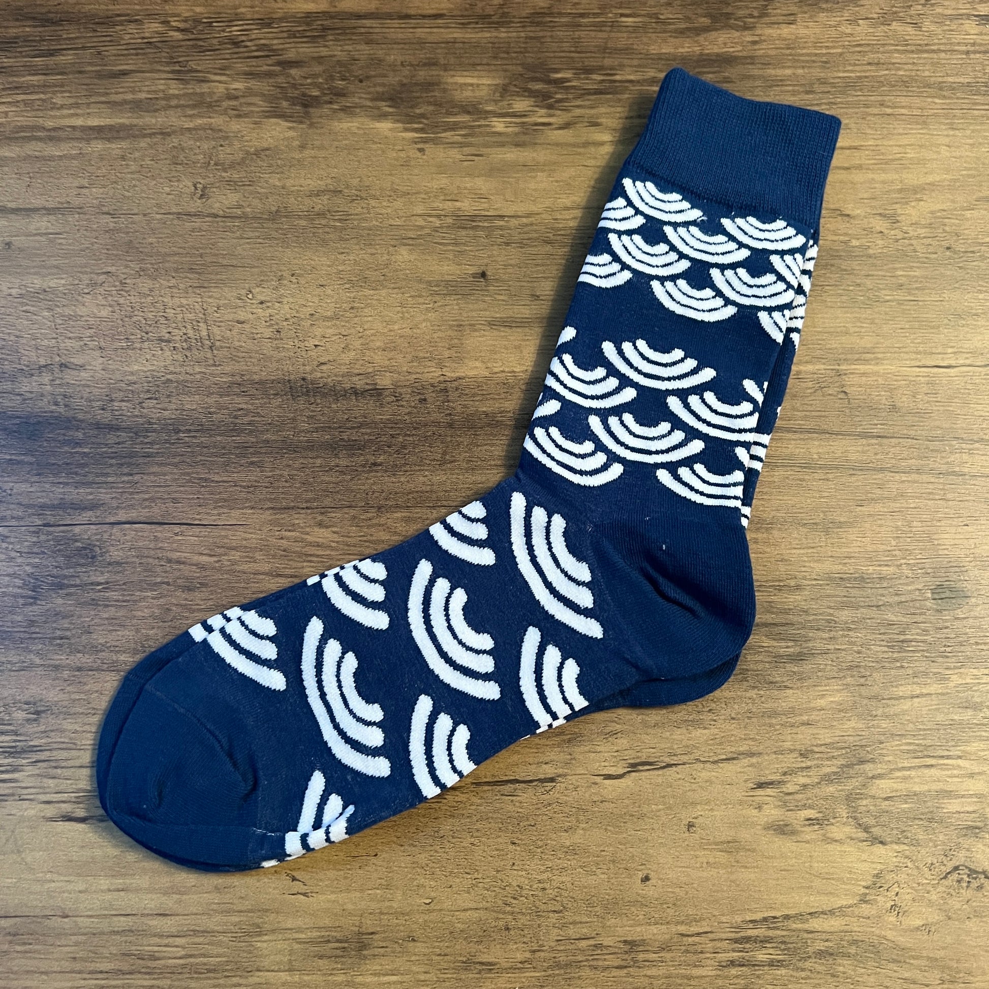 Tasker & Shaw | Luxury Menswear | Dark blue with white Art Deco arches socks