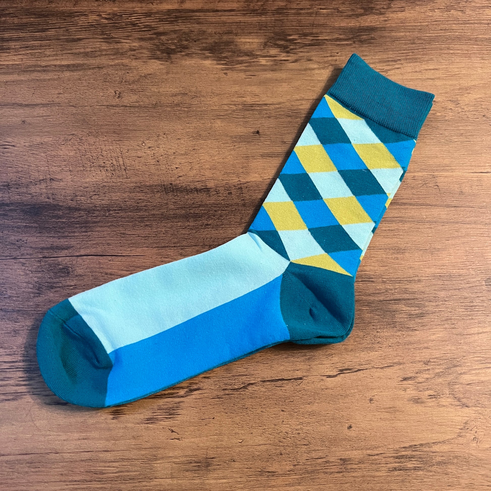 Tasker & Shaw | Luxury Menswear | Shades of teal diamond sock with green contrasting diamond pattern