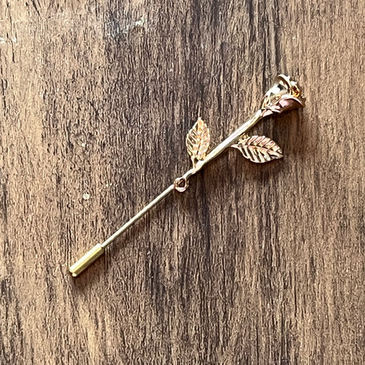 Tasker & Shaw | Luxury Menswear | Long stem rose pin (Gold Finish)