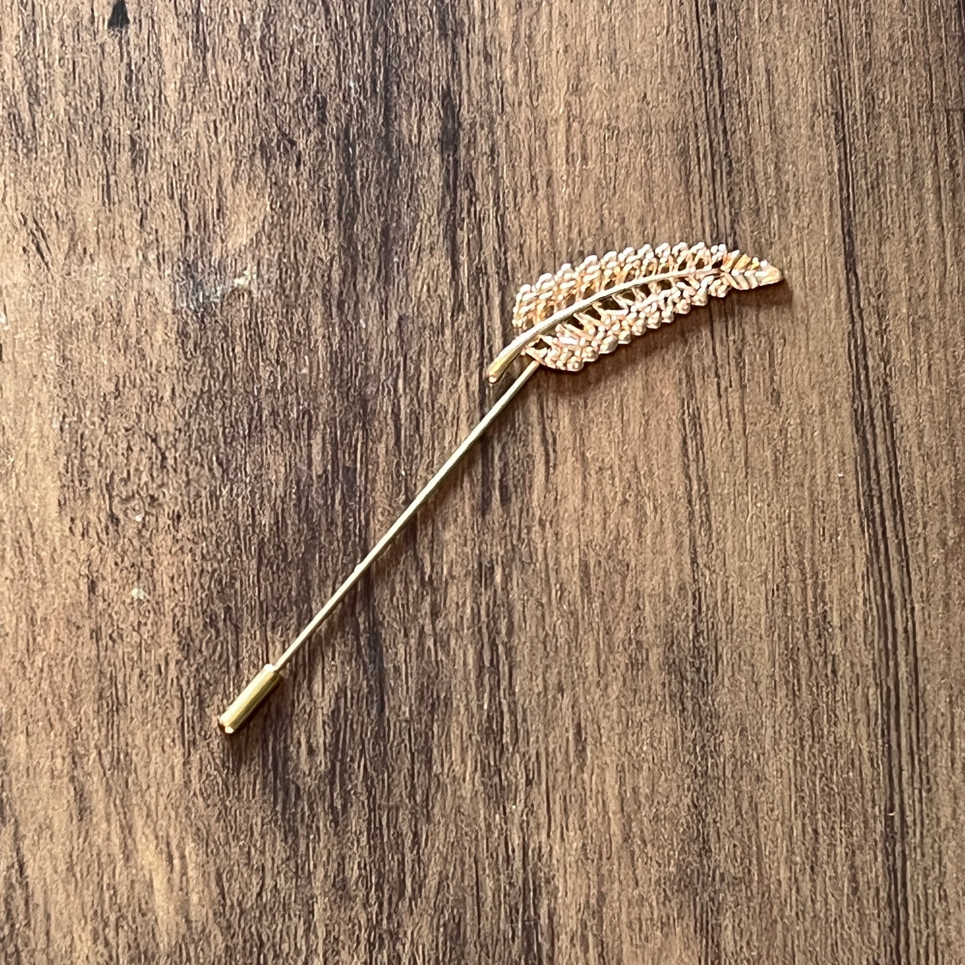 Tasker & Shaw | Luxury Menswear | Fern pin (Gold finish)