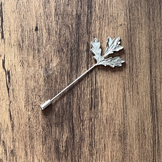Tasker & Shaw | Luxury Menswear | Maple leaf pin (Silver finish)