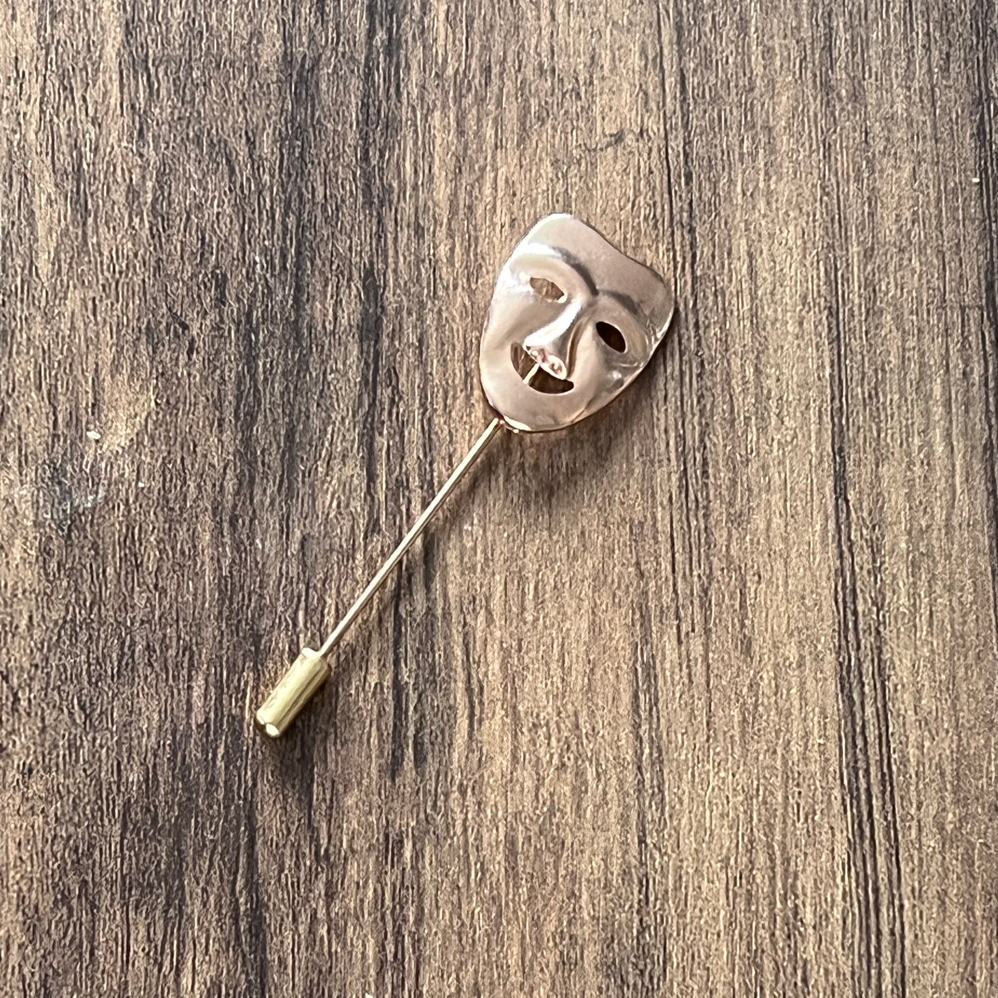 Tasker & Shaw | Luxury Menswear | Masquerade pin (Gold Finish)