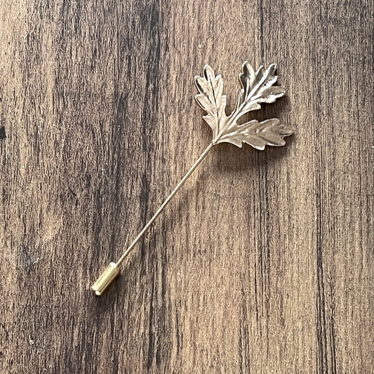 Tasker & Shaw | Luxury Menswear | Maple leaf pin (gold finish)