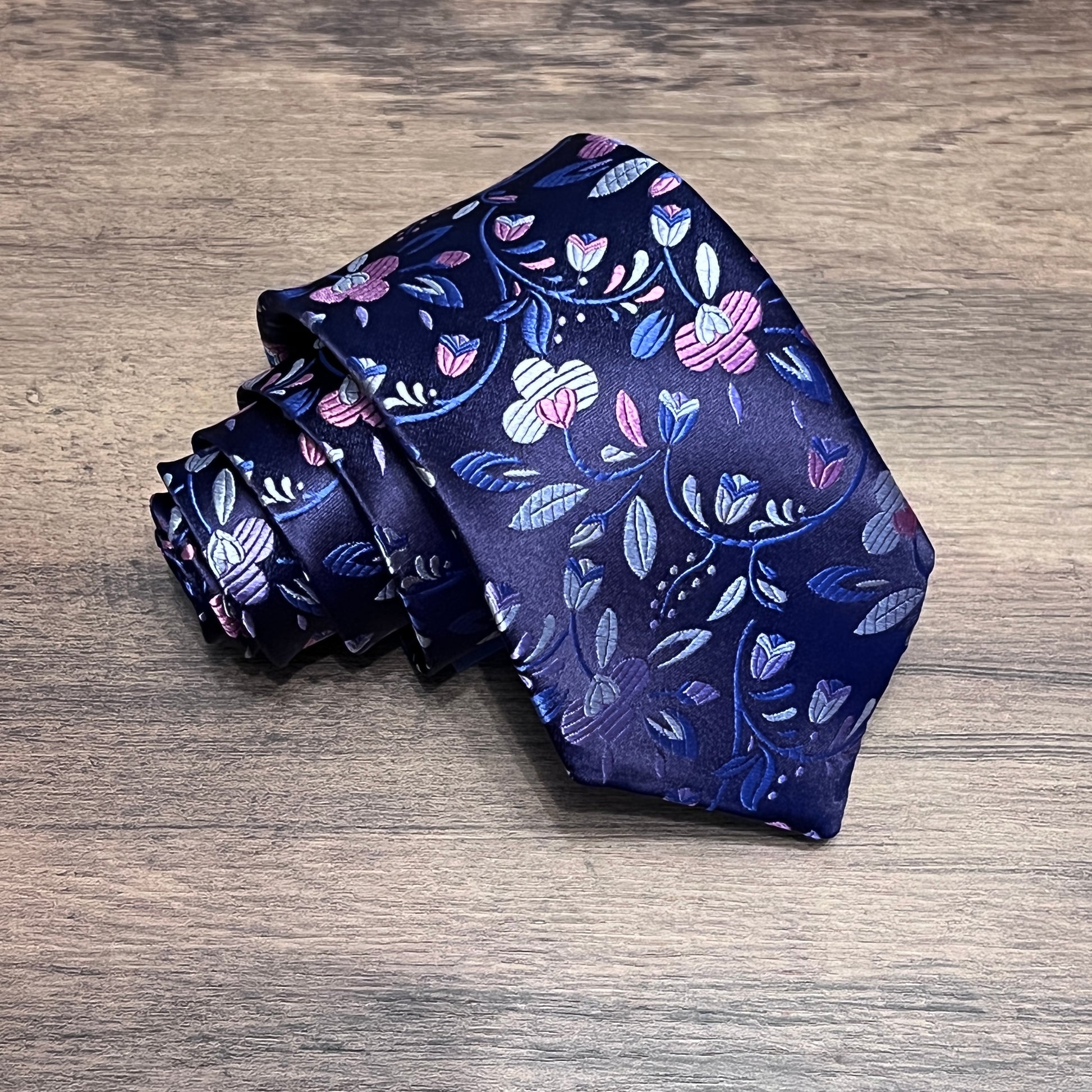 Tasker & Shaw | Luxury Menswear | Limited Edition Pink Vine Floral silk tie