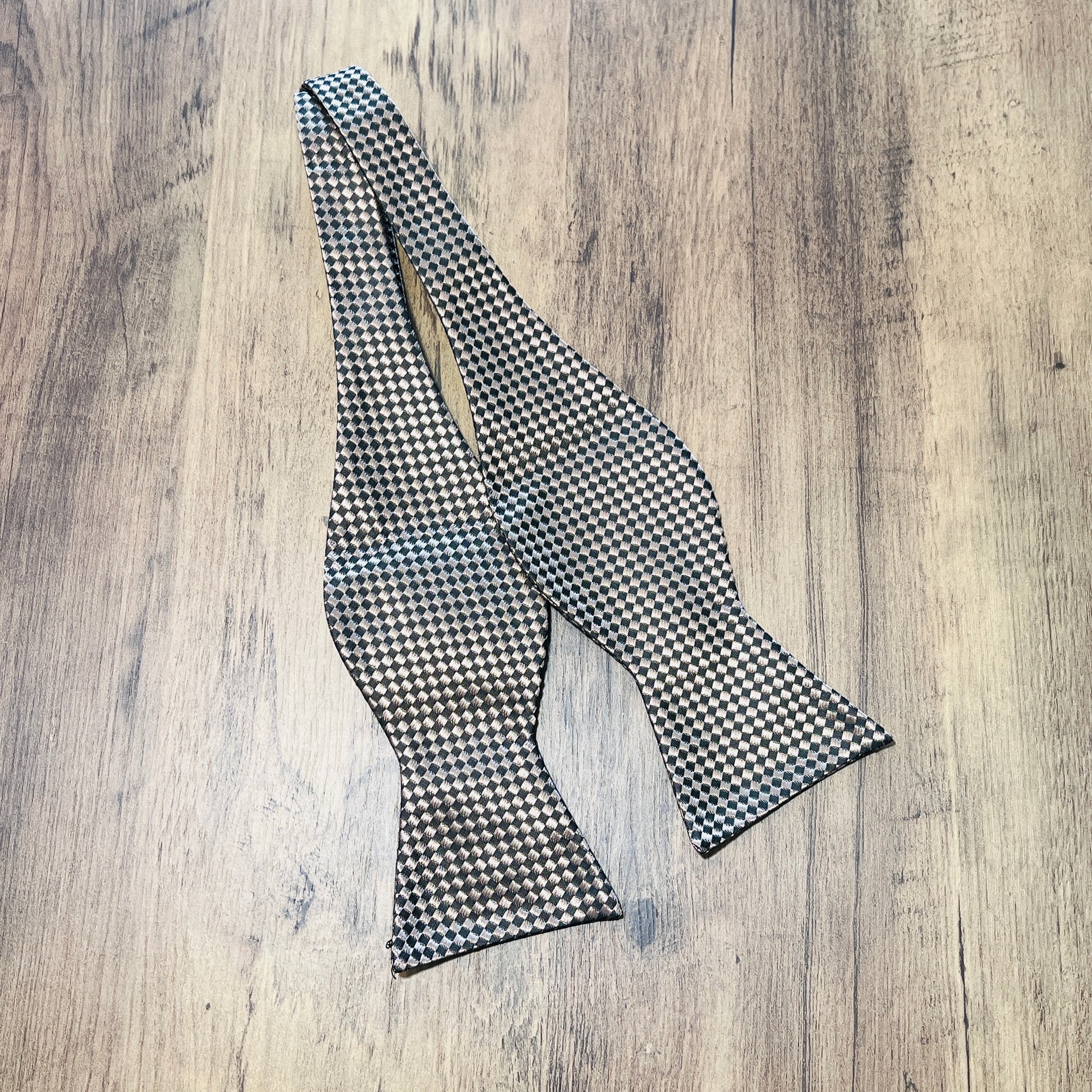 Tasker & Shaw | Luxury Menswear | Woronzow bow tie