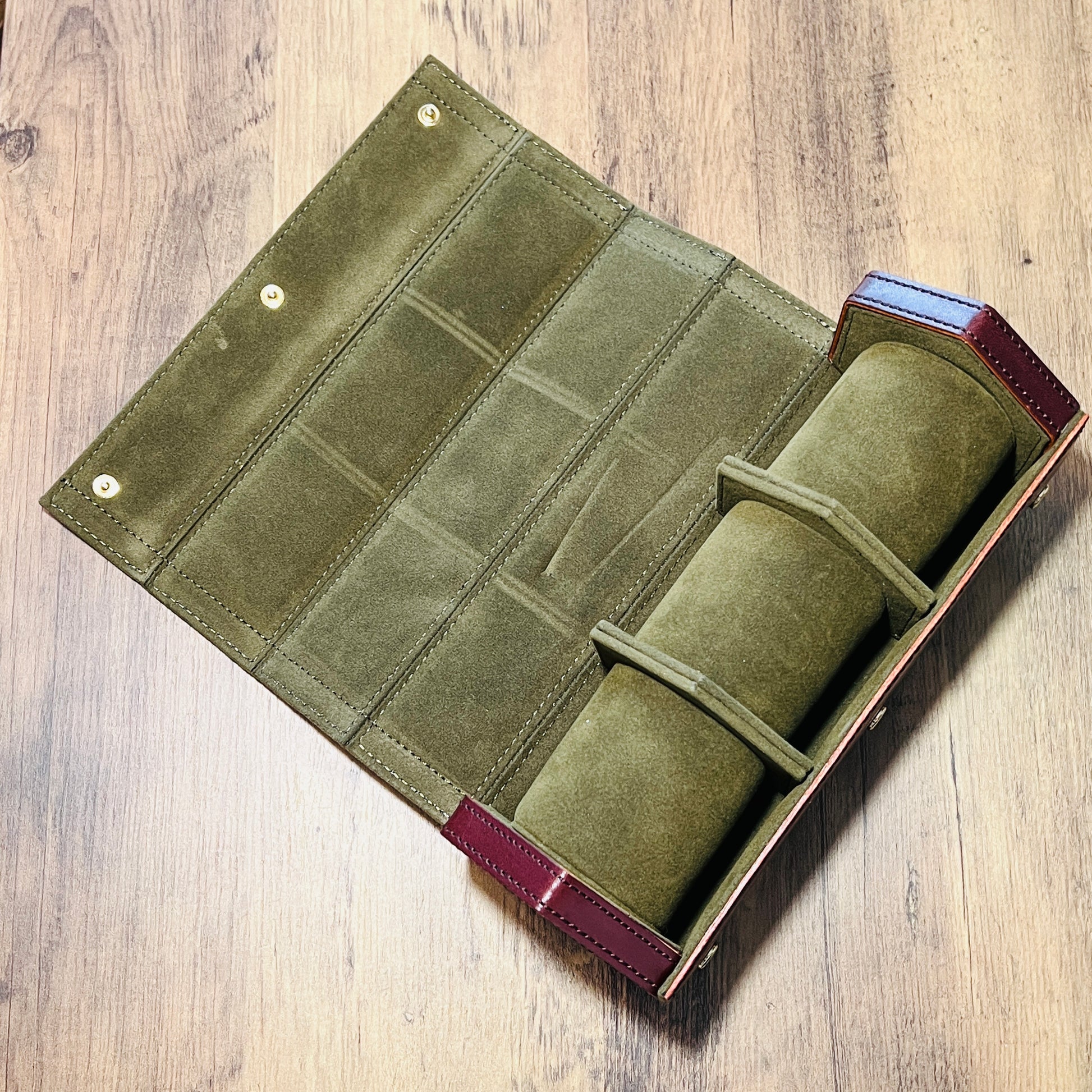 Tasker & Shaw | Luxury Menswear | Hexagonal Leather, 3 Watch Roll, Bordo