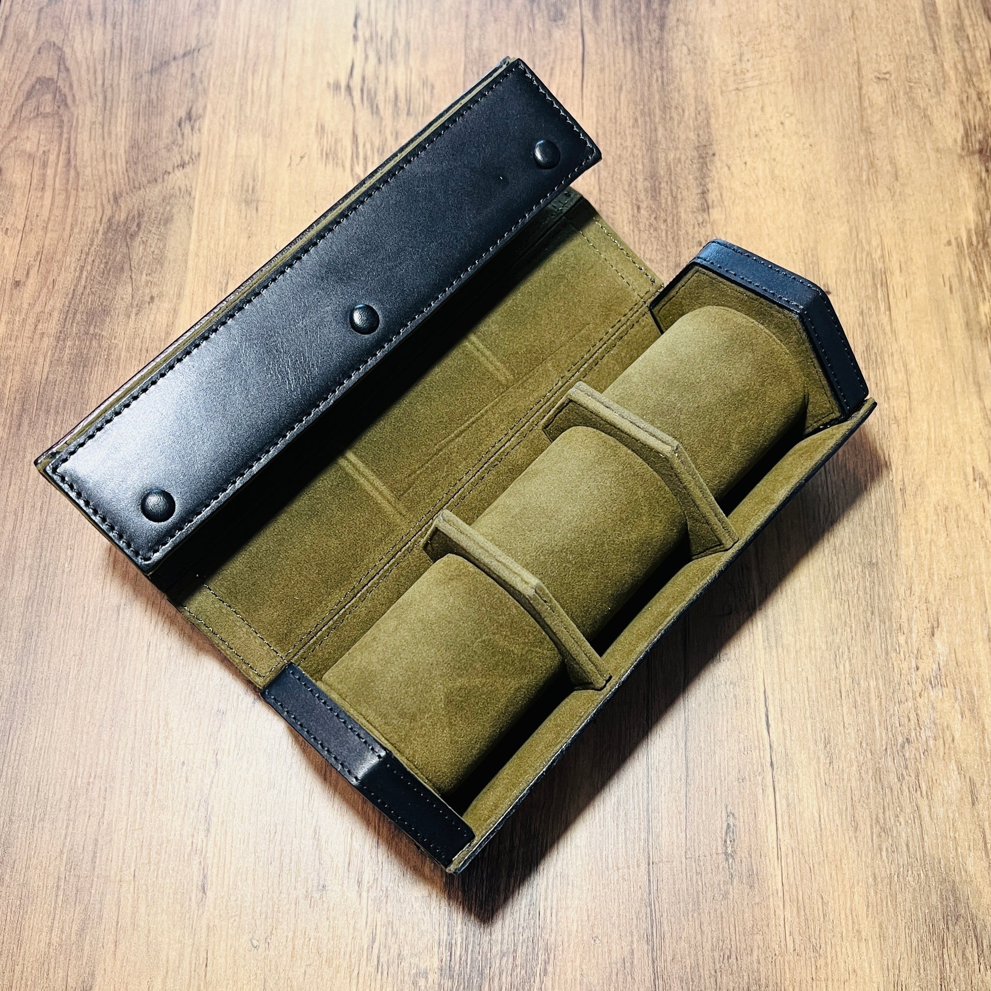 Tasker & Shaw | Luxury Menswear | Hexagonal Leather, 3 Watch Roll, Black