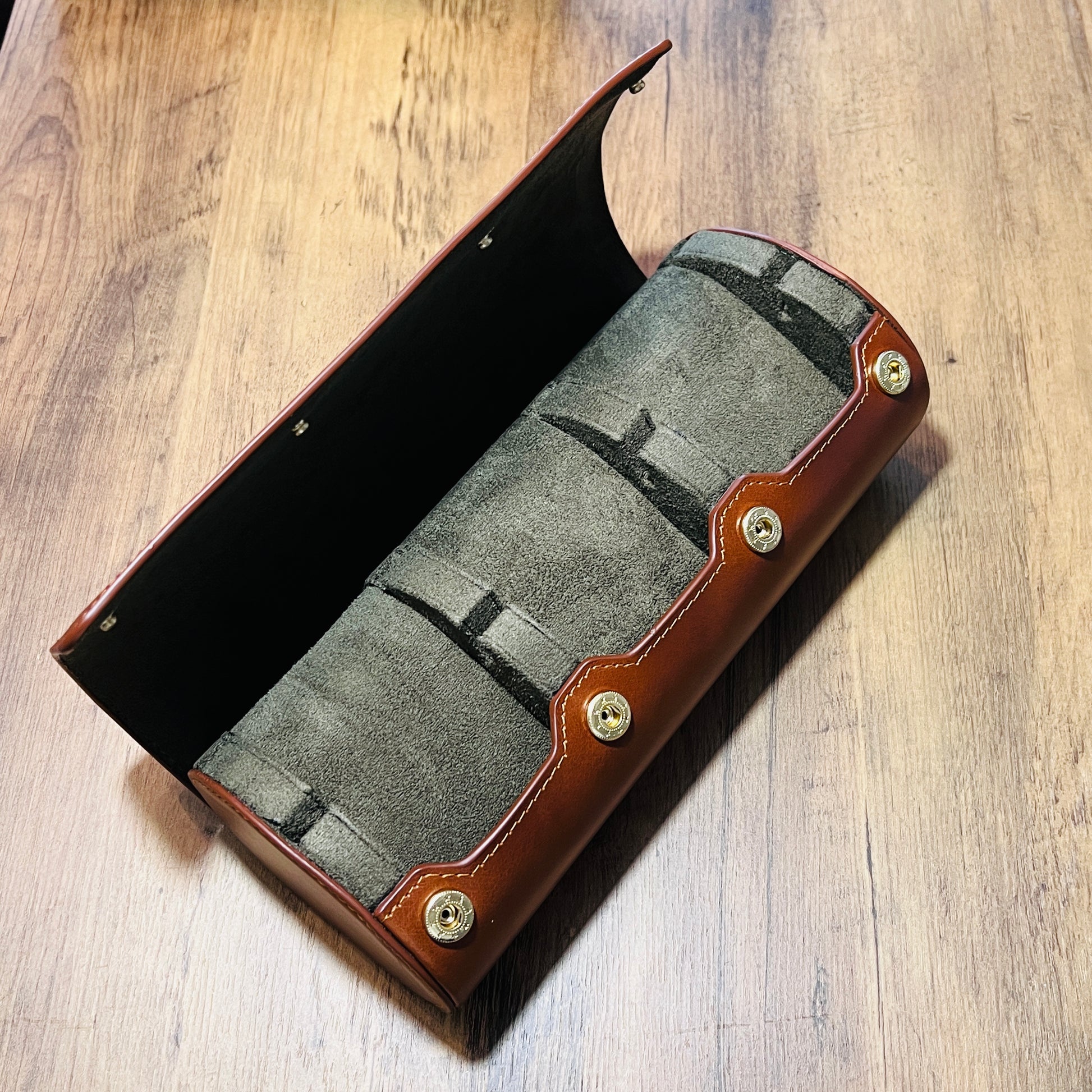 Tasker & Shaw | Luxury Menswear | Leather "Nightstand" 3 Watch Roll, Tan