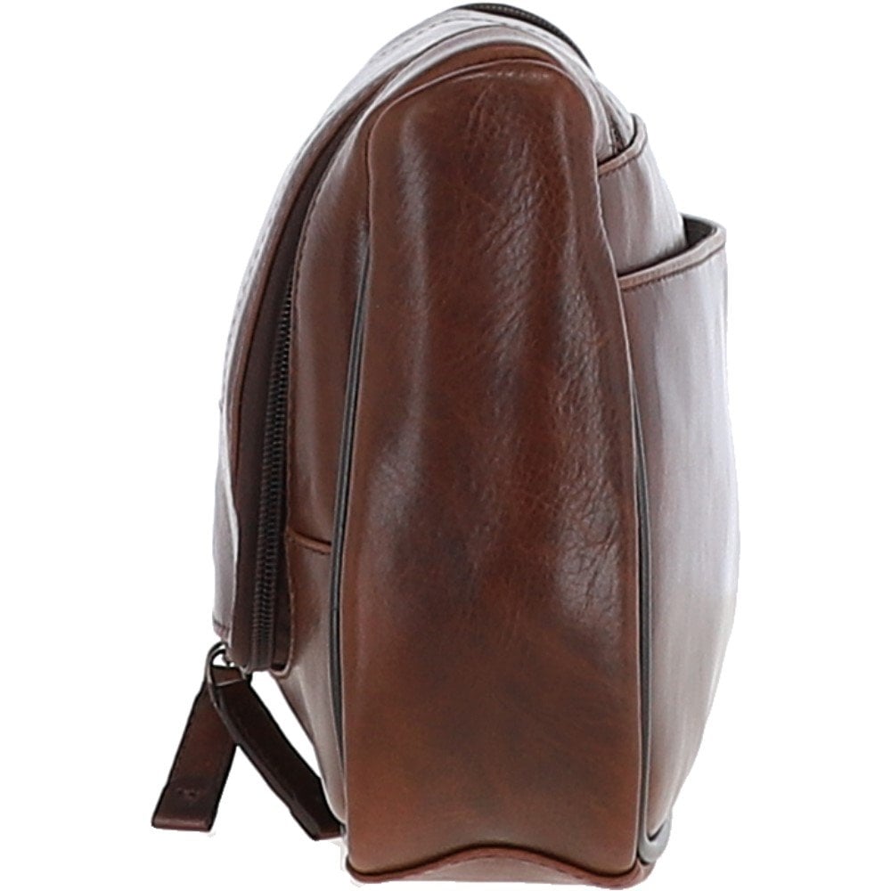 Tasker & Shaw | Luxury Menswear | Mayfair hanging leather washbag