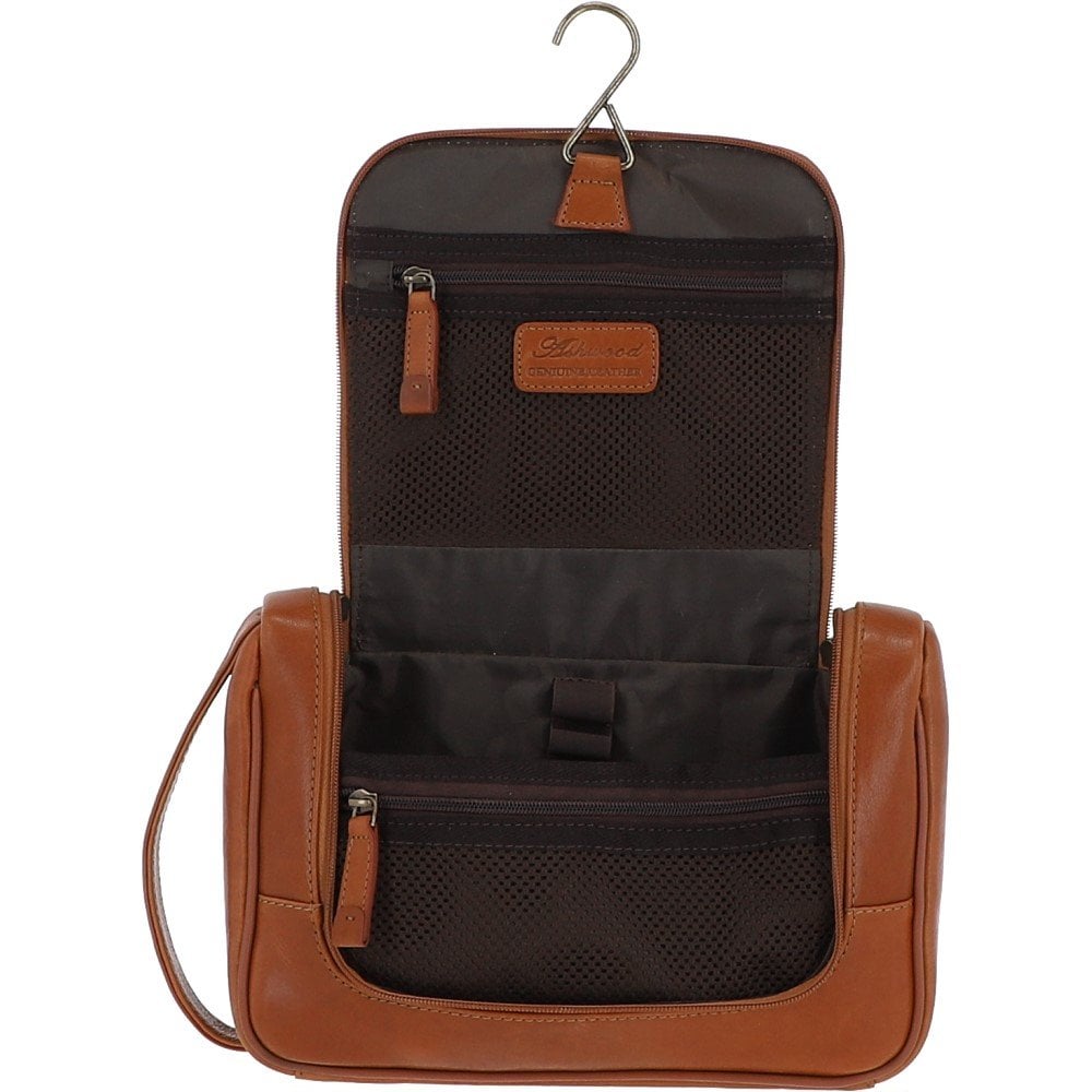 Tasker & Shaw | Luxury Menswear | Mayfair hanging leather washbag